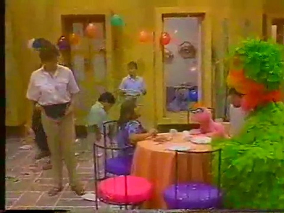 (DVD07) (03) DESPUES DE LA FIESTA, BASURA