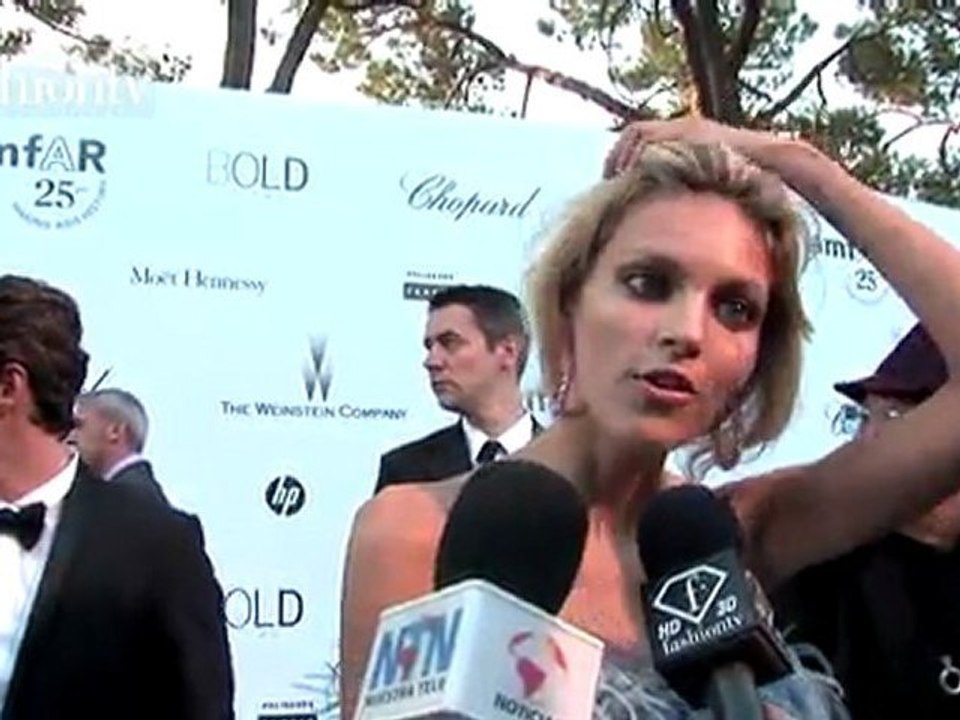 Kirsten Dunst, Anja Rubik, Gwen Stefani @ amfAR Gala | FTV