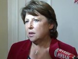 Martine Aubry réagit à l'annonce d'un référendum sur le plan de sauvetage de son pays décidé par l’Europe.