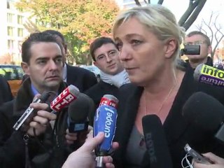 Marine Le Pen condamne l'incendie de Charlie Hebdo