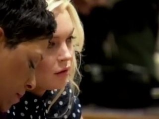 Lindsay Lohan atrás das grades