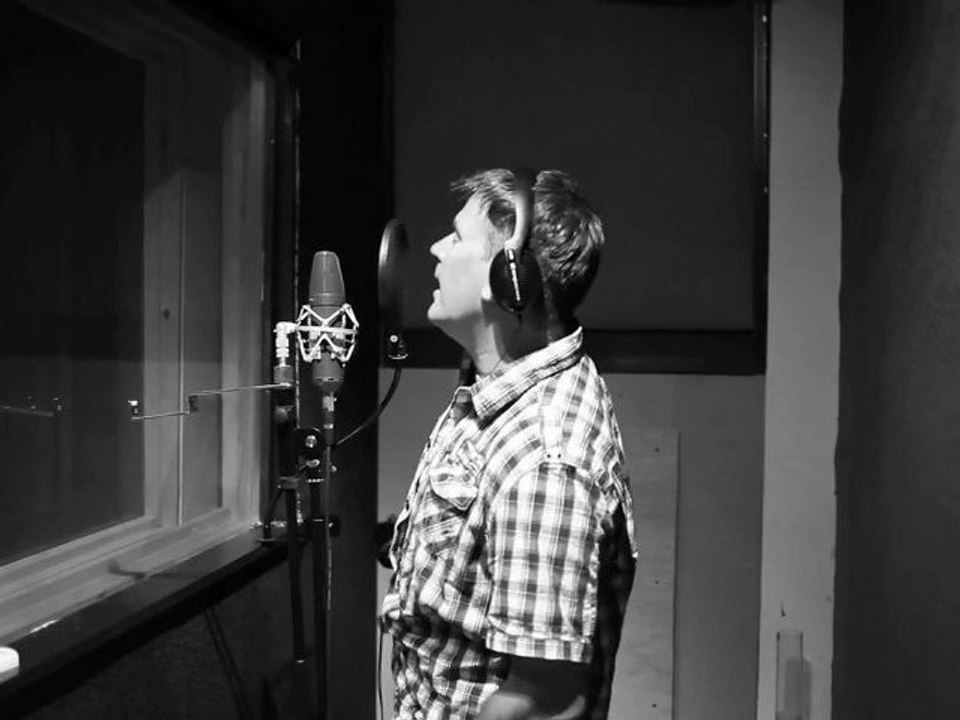 DJ Para Ft. Robbie Craig - Tell Me (Official Video)