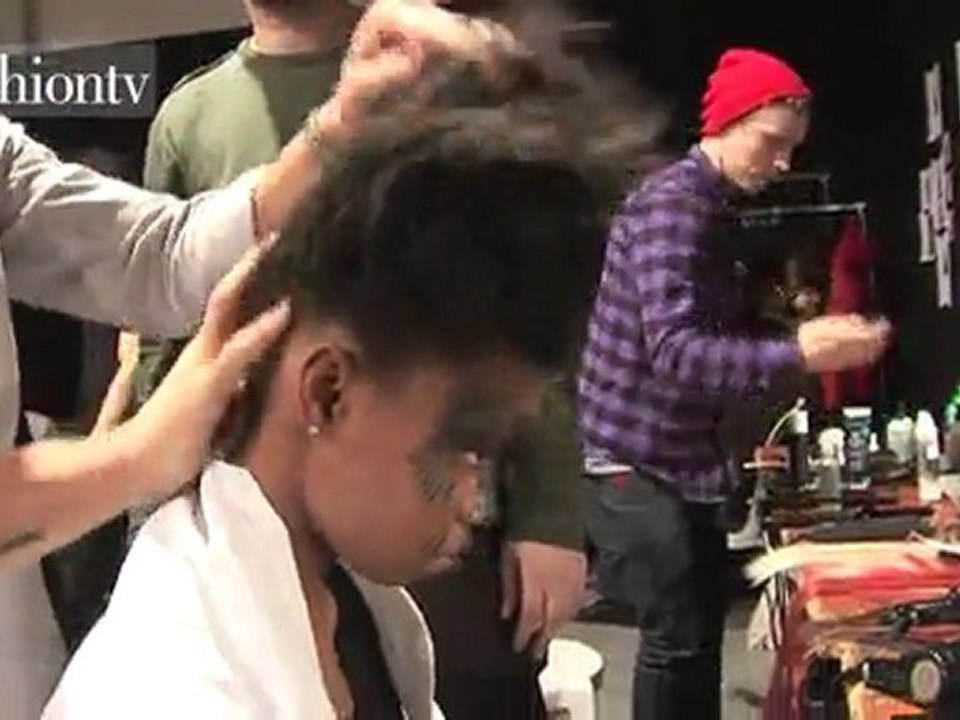 Vivienne Westwood Backstage - Paris PFW Fall 2011 | FTV