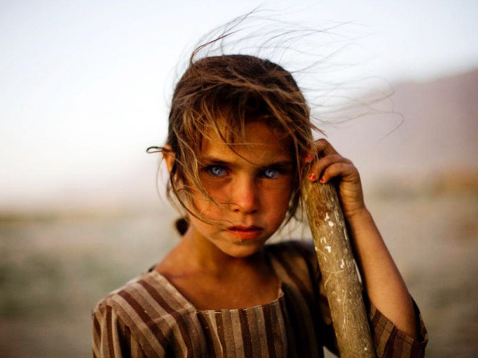 En poudre. Into dust. En polvo.