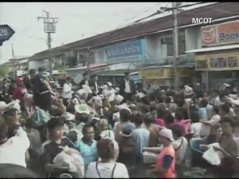 Primera Ministra de Tailandia visita zonas afectadas