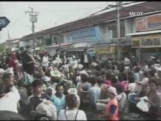 Primera Ministra de Tailandia visita zonas afectadas