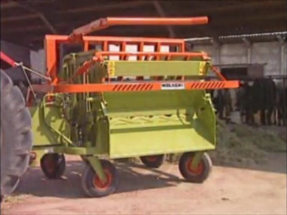 Wolagri bálaszeletelő - Ádám és Társa Kft. - Bale shredder/cutter