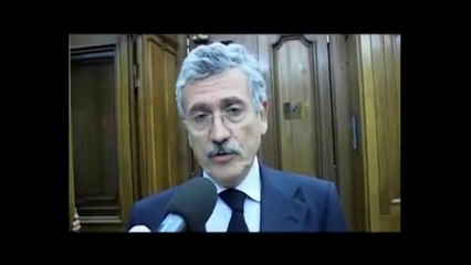 D'Alema - Berlusconi pensa solo a se stesso e a rimanere aggrappato alla poltrona