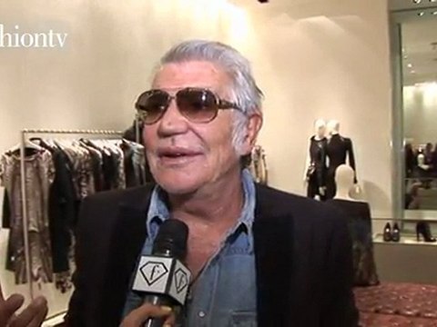 Vogue Italia - Fashion Night Out, Spring 2012 Milan | FTV