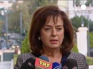 Greek government teeters on brink of collapse