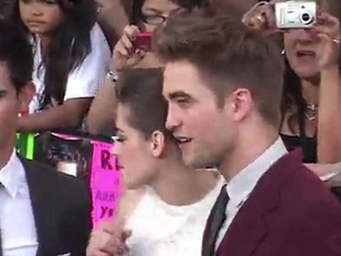 A Bandaged Kristen Stewart Lands In LA