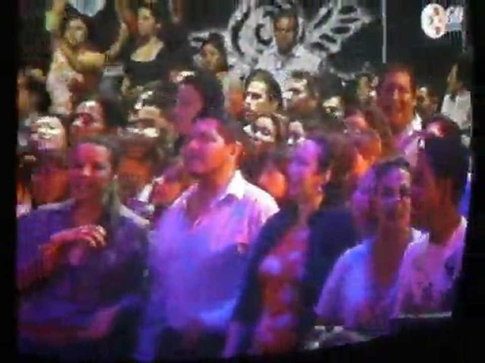 ARROLLADORA BANDA EL LIMON EN MEXICO SUENA....CANTANDO NIÑA DE MI CORAZON