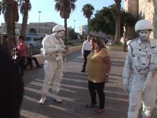 Les "soldats blancs" de Jérusalem en patrouille