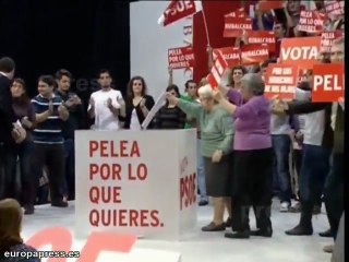 Rubalcaba simboliza la tradicional pega de carteles