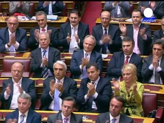 Muhalefetten Papandreu'ya yine istifa çağrısı