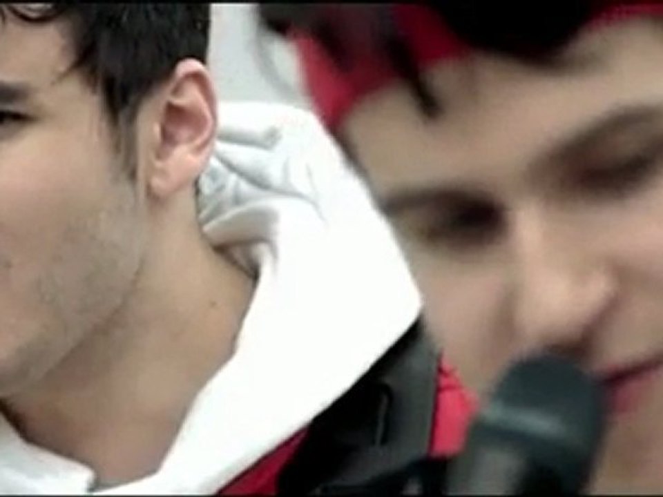 Vampire Weekend - 'Giving Up The Gun'