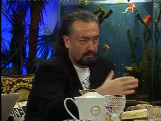 Kuran'da eşlerin sır tutan olmasına işaret edilmiştir. Sırdaşlık kalktı mı sevgi de kalkar