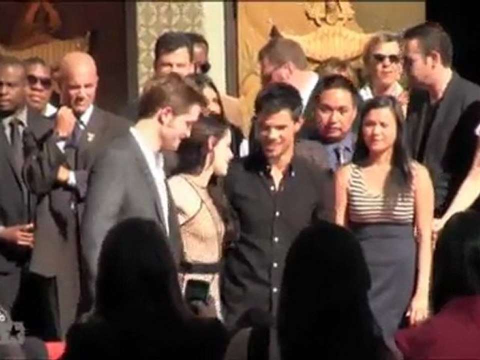 Watch Twilight hunks Robert Pattinson & Taylor Lautner
