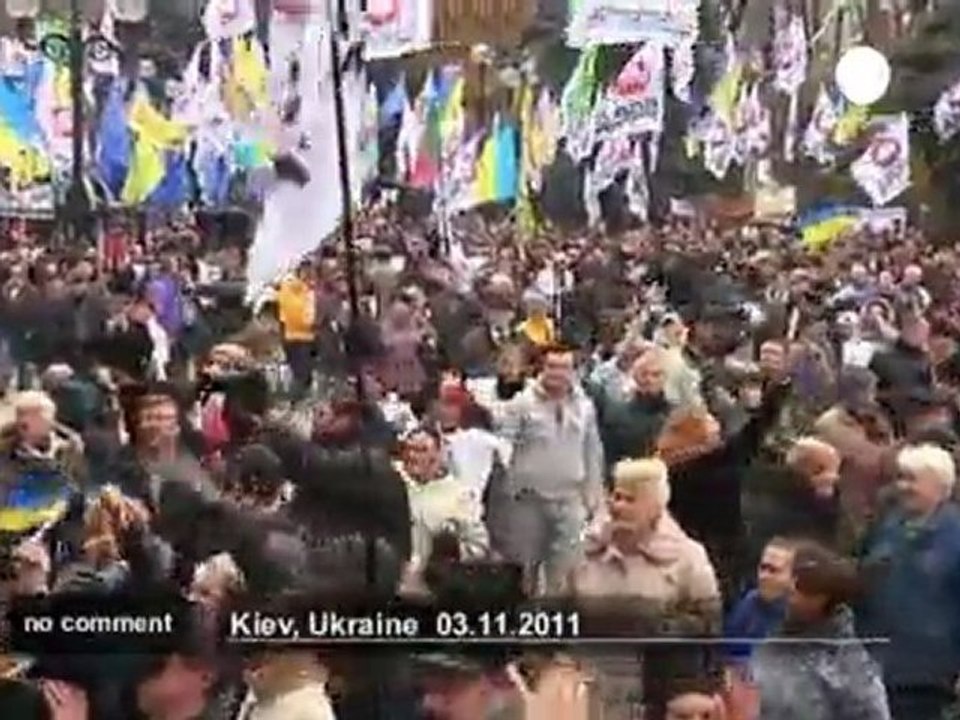 Protesters clash with police outside... - no comment