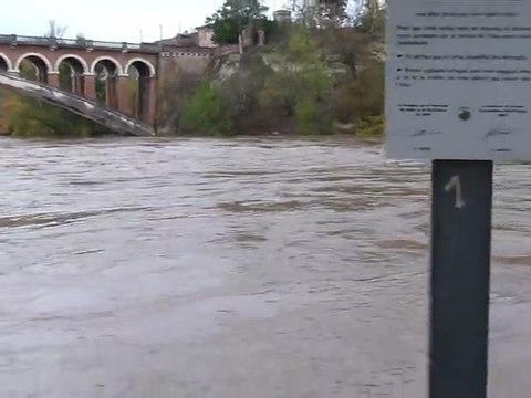 Gaillac - Quai St Jacques : crue du tarn 04/11/2011 vers 16h00