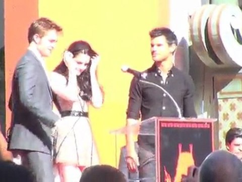 Fans go Crazy at the Twilight Hand and Foot Print Ceremony
