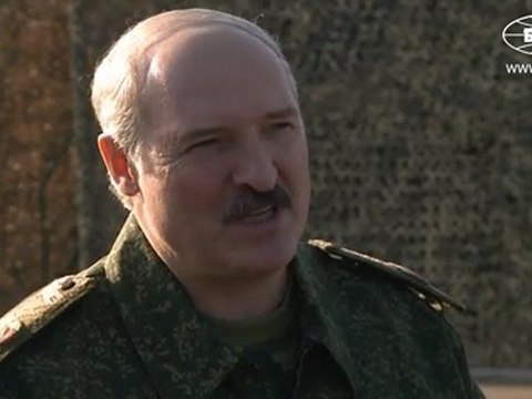 Лукашенко: настоящий мужик должен отслужить в армии