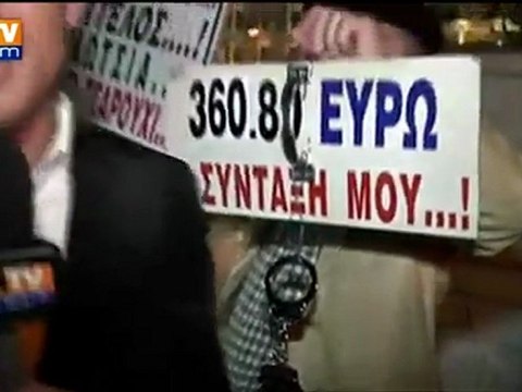 Les Grecs réclament un nouveau gouvernement