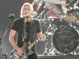 Lions Fans Protest Nickelback as Thanksgiving Halftime Act