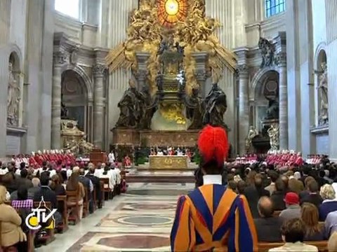 Benedict al XVI-lea: Credeţi mereu şi pentru totdeauna în Cruce