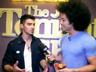 Joe Jonas backstage on The Tonight Show - Jay Leno - november 3, 2011