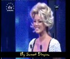 Petek Dinçöz İbrahim Tatlıses'e Ödül Veriyor 16. Kral Tv Müzik Ödülleri 2010