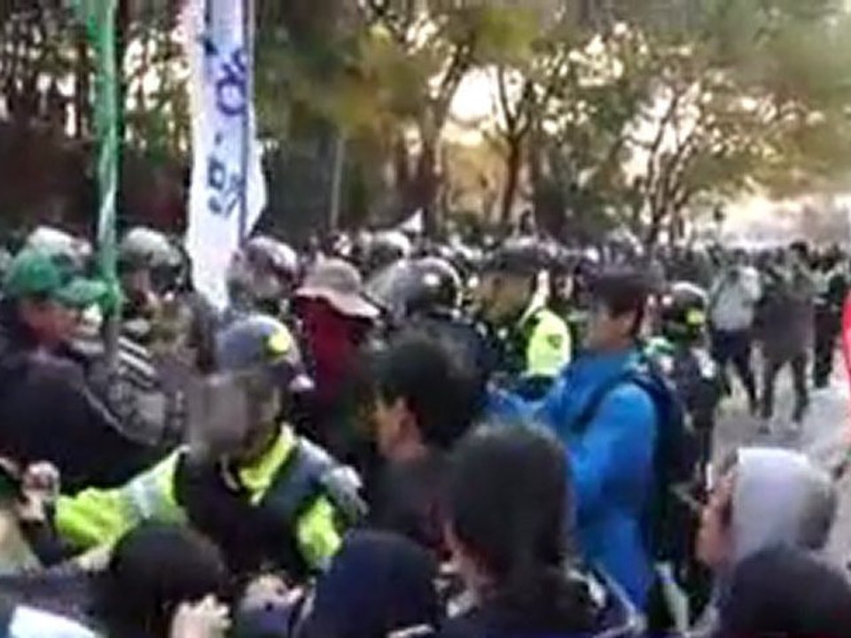 【明日は我が身！】韓国でFTA＆大企業に反対デモ