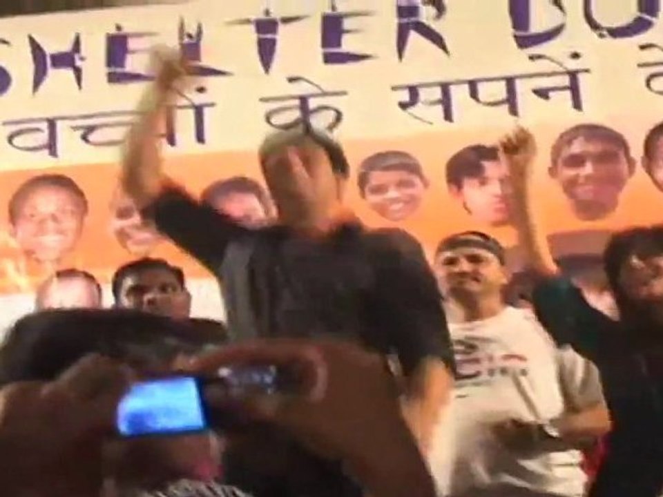 Akshay Kumar Promotes 'Desi Boyz'