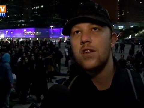 Les indignés délogés à la Défense par les CRS