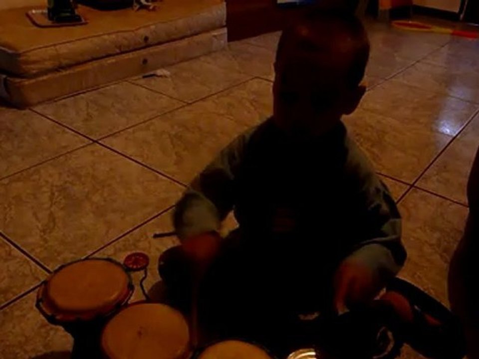 Ismaël s'est fabriqué une batterie