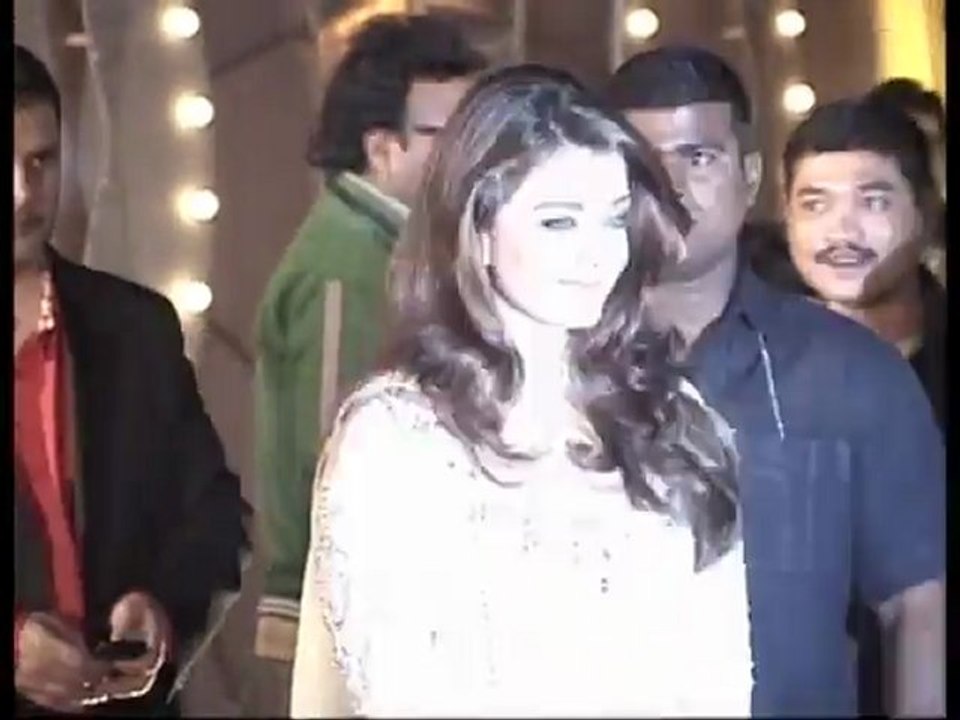 Aishwarya Rai Bachchan's Baby Likely To Arrive On November 17 - Exclusive News