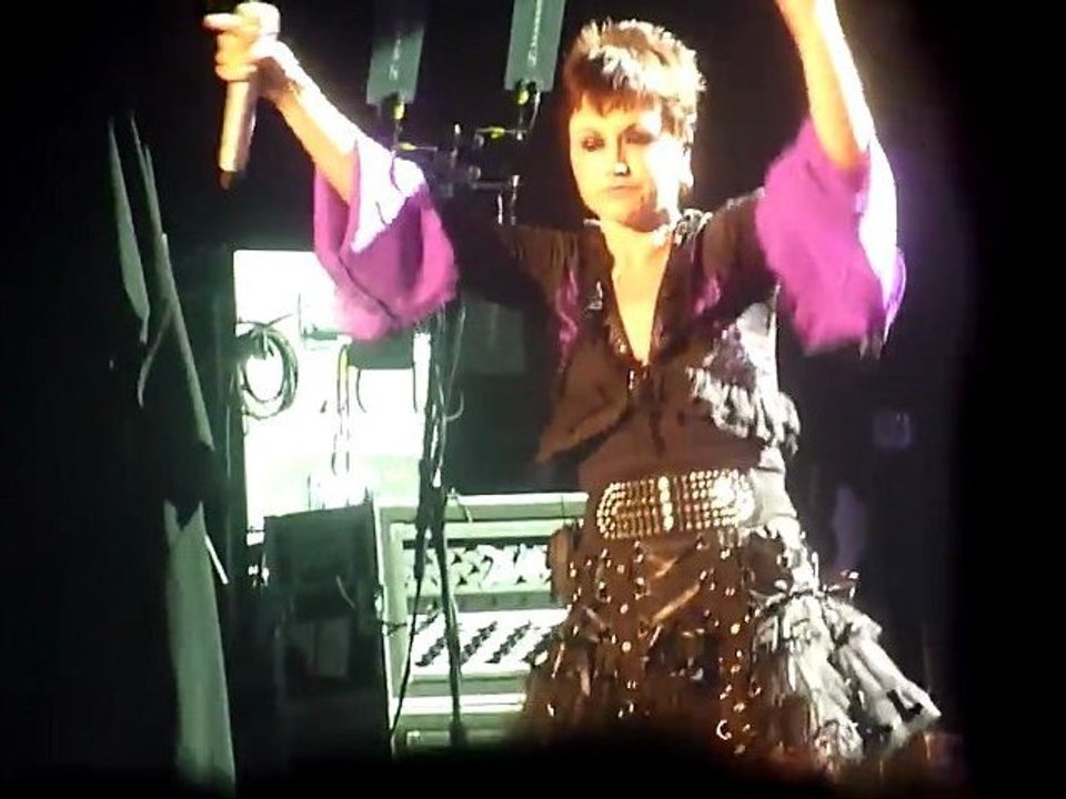 The Cranberries - I can't be with you - Paris zenith 2010