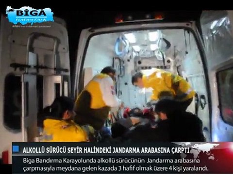 Biga'da alkollü sürücü seyir halindeki jandarma arabasına çarptı