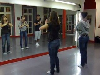 Entrainement 1 pour la Flash mob sur la musique "des ricochets" pour l'UNICEF (Jeunes Ambassadeurs du Puy en Velay)