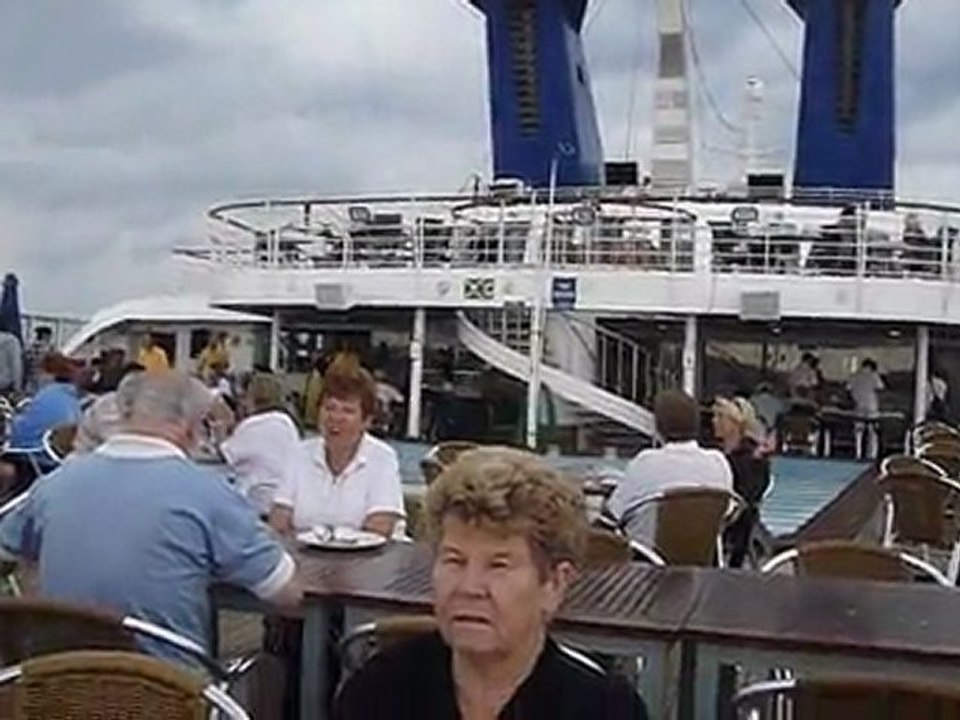 V32- Dernier déjeuner dehors, il fait frais