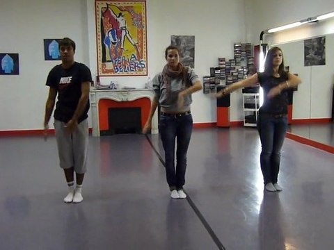 Entrainement 2 pour la Flash mob sur la musique des ricochets pour l'UNICEF (Jeunes Ambassadeurs du Puy en Velay)