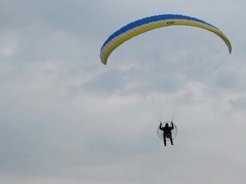 Ecole Grand Vol Paramoteur, Paris Nord, 1er vol de Charly avec panne moteur !