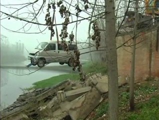 Bridge collapses in rural China