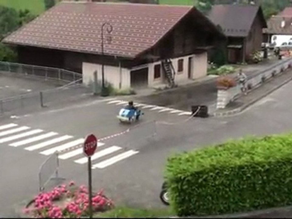 Course n2 vs n4 : un dépassement un peu barbare mais efficace.