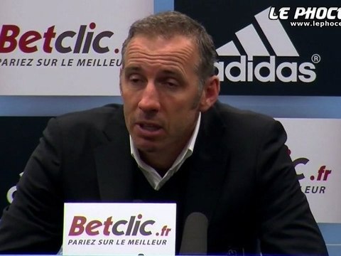 Roy : La queue entre les jambes...