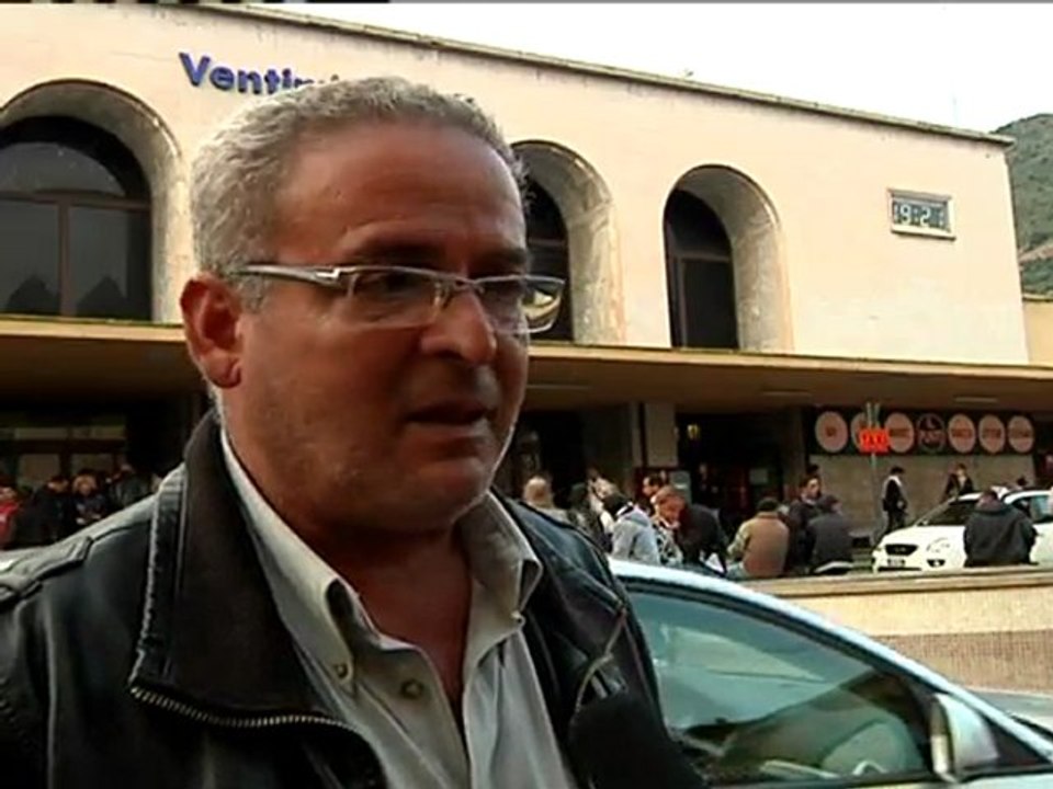 Des Tunisiens bloqués à la gare de Vintimilles 29 avril 2011
