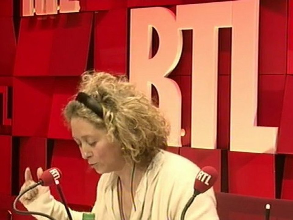 "Les carnets d'Alba" : Hollande va "traiter" lui-même le cas Chevènement