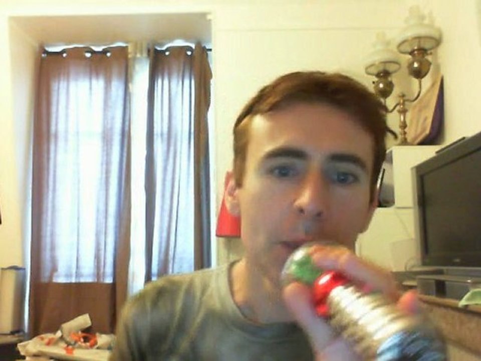 Wiwi égratigne "autour de toi" de Slaï