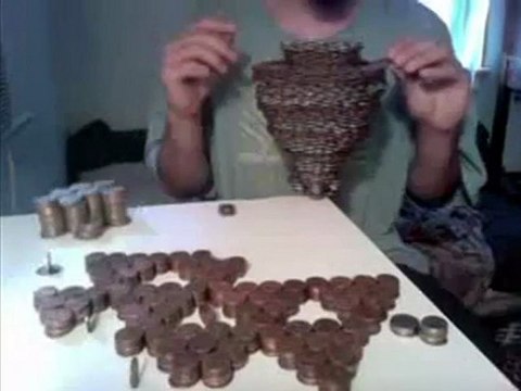 3118 pièces de monnaie en équilibre sur une seule