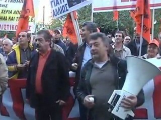 Greek opposition leader calls on PM to resign